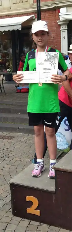 Mia Roos von VfR Baumholder beim Stadtlauf Idar-Oberstein 2023